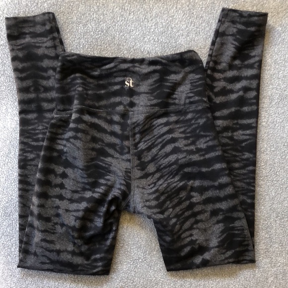 Strut This black/grey zebra striped leggings - Picture 2 of 3